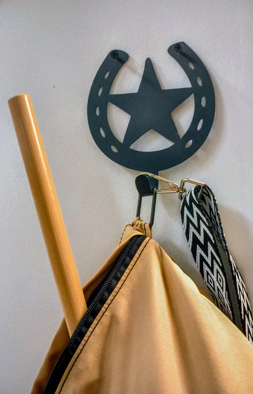 Věšák na Hobby Horse batoh